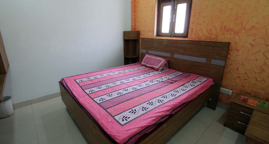 TG Stays Karol Bagh Asaf Ali Road, New Delhi 4